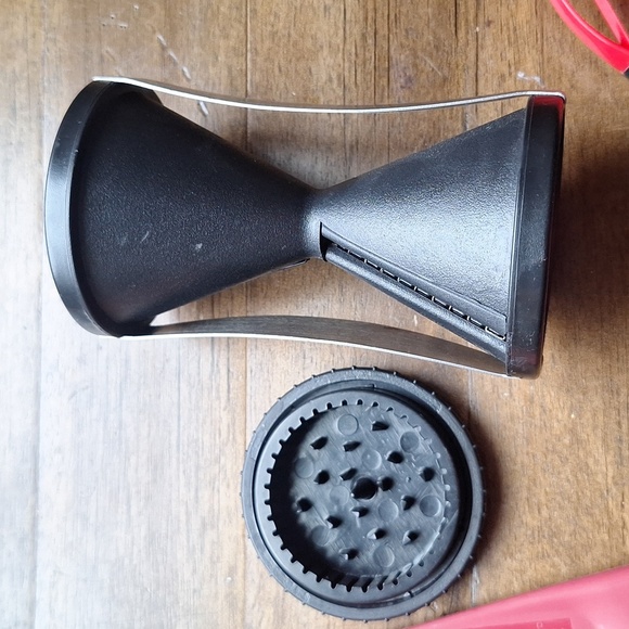 Black Spiral Vegetable Slicer Plus Avocado Tool - Picture 5 of 6